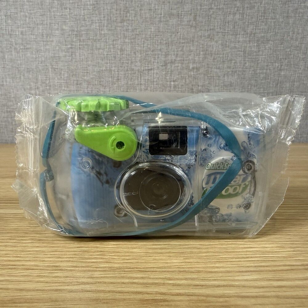 Vintage Fuji QuickSnap Waterproof 27 Exp Disposable Camera 2009
